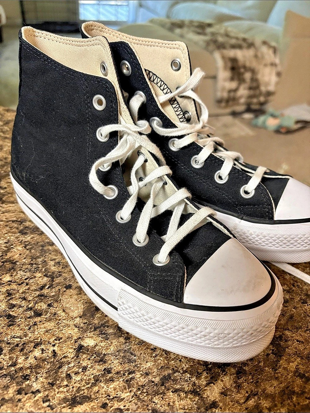 Converse Chuck Taylor All Star High Top Sneakers Black & White US 7.5 women’s